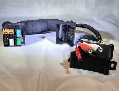 Verstärker Anschluss Cinch Anschluss VW T6 Tiguan 2 mit Quadlock 2 Radio Stecker - Bild 1 von 3