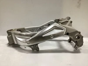 2009 04-10 Aprilia RSV1000R RSV1000 Tuono MAIN FRAME CHASSIS STRAIGHT SALVG - Picture 1 of 5