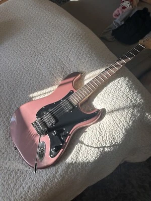 Guitar Affinity Series Stratocaster Limited edition Amp and instrument cable - Image 1 of 4