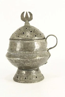 = Quemador de incienso indopersa Qajar del siglo XIX, cobre estañado Foto 1 de 4