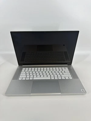 Razer Blade 15 Base Plata 4K i7-10750H 2.60GHz 32GB 512GB SSD RTX 2070 Max-Q Foto 1 de 4