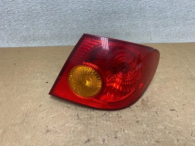 Luz trasera lateral derecha Toyota Corolla 2003 a 2005 pasajero OEM V5508 DW Foto 1 de 4