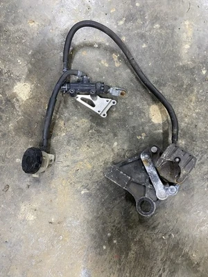 09-12 Kawasaki Ninja ZX6R Zx6 R Conjunto de pinza de freno cilindro maestro trasero OEM Foto 1 de 4