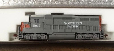 Southern Pacific GP-30 #5013, Atlas KATO, Used Low Track Time - Image 1 of 4
