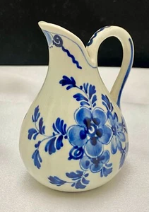 VTG DUTCH BLUE GOUDA PZH JUG PITCHER, FLOWERS DECOR, HANDPAINTED, MARKED c1955 g - Picture 1 of 9