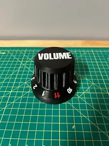 Soporte para púas de guitarra con perno de volumen - hecho en EE. UU. - 11 muescas - para guitarristas - Imagen 1 de 10