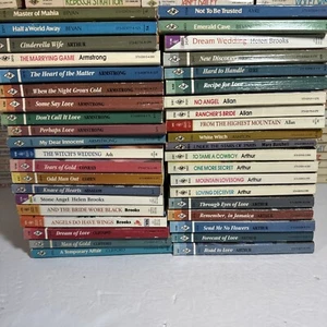 Mixed LOT Of 40 VTG Harlequin Presents Paperback Books Romance Novels Used (E) - Picture 1 of 16