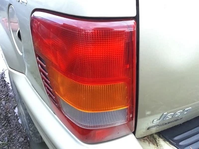 Luz trasera izquierda del conductor a través del 11/11/01 para 99-02 Grand Cherokee 31508359 Foto 1 de 4