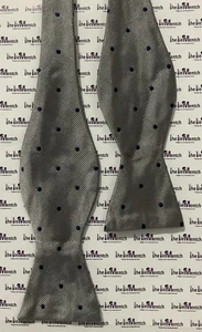 Brooks Brothers Fliege grau mit marineblauen Tupfen-Design zum Selbstbinden (neu-kleine Mängel) - Bild 1 von 2