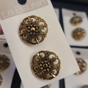 Lot 18 Vintage Le Bouton Buttons Antique Gold Repousse Style 7/8" Made In Italy - Picture 1 of 14