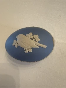 1983 WEDGWOOD BLUE "BULLFINCH" EGG SHAPED JASPERWARE JEWELRY BOX  - Picture 1 of 9