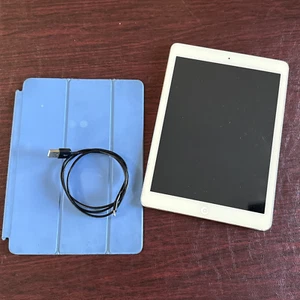 Apple iPad Air (1st Gen) A1474 64 GB, Wi-Fi, 9.7 in, Silver, Works Great, Nice! - Picture 1 of 8