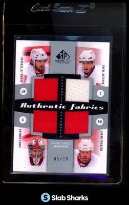 2010 SP GAME USED HOWARD FRANZEN ZETTERBERG DATSYUK AUTH FABRICS QUAD JERSEY /10 - Imagem 1 de 4