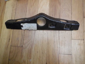 Nuevo de Lote Antiguo Ford Granada Radiador Parrilla Panel Refuerzo Central D5DZ-8261-A - Imagen 1 de 3