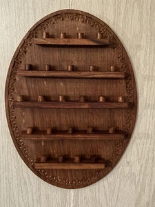 Vintage ovales Holz graviert Fingerhut Display Wand Hängeregal 12,5" Höhe - Bild 1 von 8