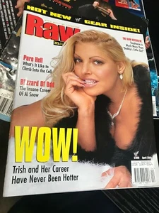 WWF WWE RAW Magazine APRIL 2001 Trish Straus Cover + Trish Poster - Picture 1 of 3
