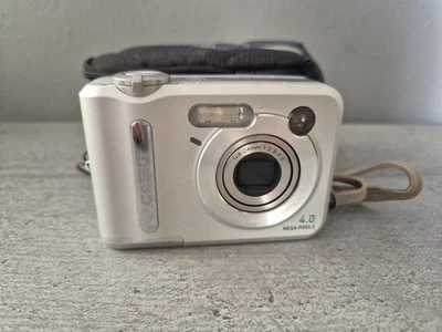 Casio QV-R40 Retro Digital 4MP Camera - FAUTY NO power - Image 1 of 4