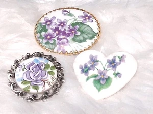 Vintage filigrane Randnadeln 3 Stück lila bemalt Blumen signiert floral  - Bild 1 von 7