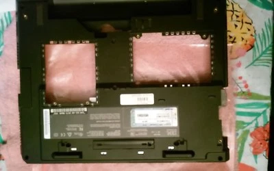 Cubierta base inferior tipo 2652-j4u - IBM Thinkpad Laptop pieza agrietada en base Foto 1 de 2