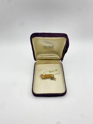 Broche Pin Abuela Vintage Chapado en Oro 14 kt Bisel Banner Original Máximo Arte Foto 1 de 4