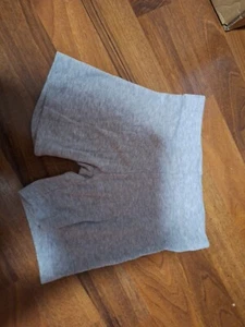 Kurze Hose In Grau - Bild 1 von 2