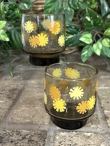2 Vintage Libbey Glasbecher Starburst braun, gelb, hellbraun Retro Blumenfuß - Bild 1 von 4