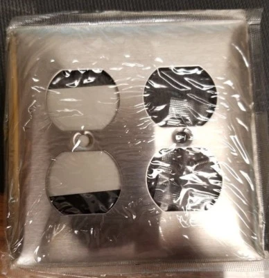 Tampa de saída Hubbell S82 aço inoxidável tipo 302  - Imagem 1 de 2