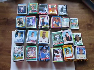 MISCELA DI OLTRE 2100 CARTE DA BASEBALL. - Foto 1 di 7