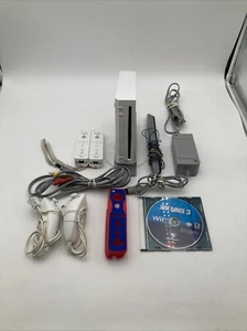 Nintendo Wii RVL-001 Konsole mit 2 Controllern, 2 Nunchucks & 1 Spiel getestet funktioniert - Bild 1 von 15