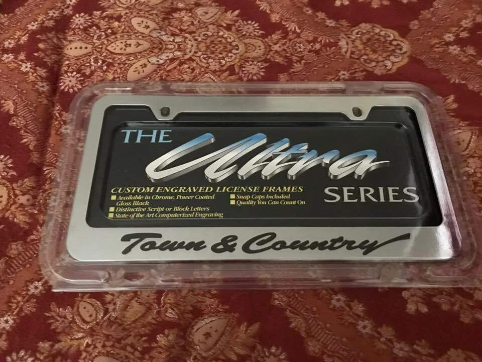 Soporte para marco de matrícula Chrysler Town & Country cromado enchapado en latón  Foto 1 de 1