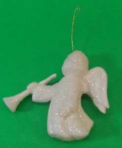 Adorno de Navidad vintage de plástico duro con brillo blanco y cuerno - Ángel querubín - Imagen 1 de 2