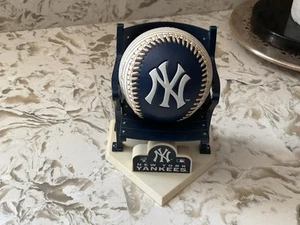 VINTAGE NEW YORK YANKEES SOUVENIR BASEBALL & BLEACHER SEAT STAND RAWLINGS 2006 - Picture 1 of 17