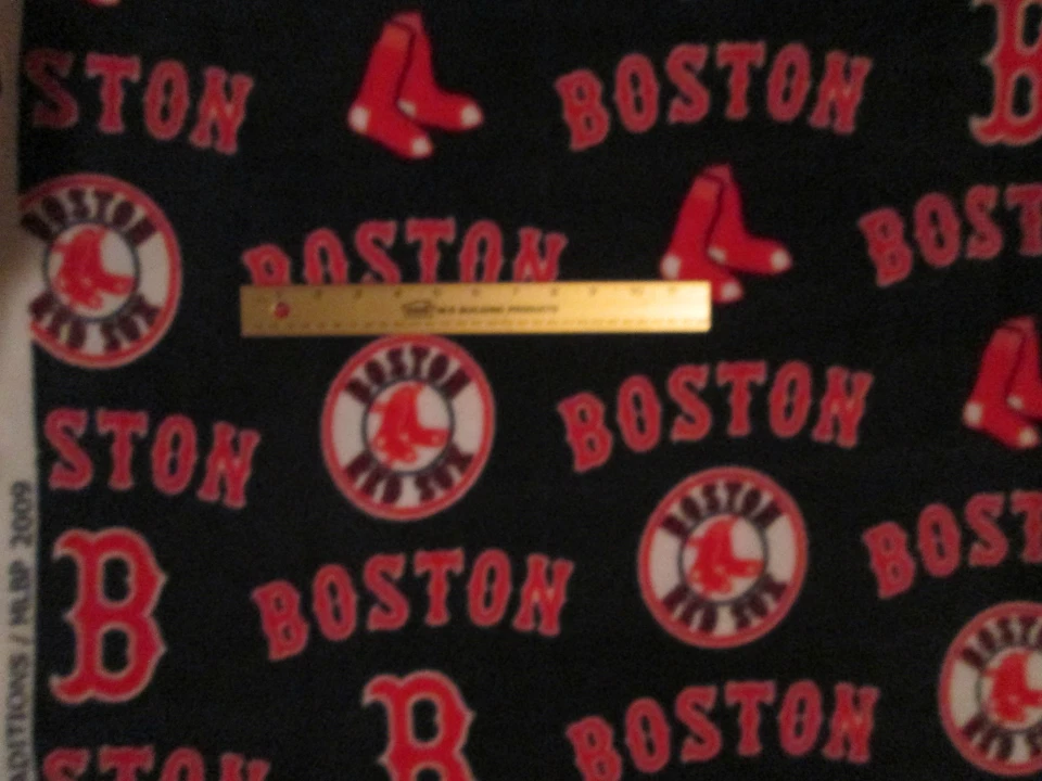 BOSTON RED SOX LIC RED SOX MLB BASEBALL FLEECE FABRIC 29 Inches - Image 1 of 1