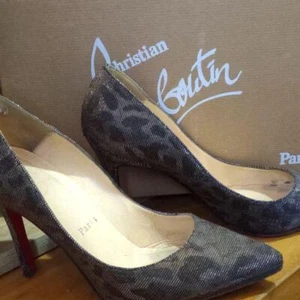Christian Louboutin Bombas Tacón Plata Oro Damas Tamaño 23,5 cm Usado - Imagen 1 de 4