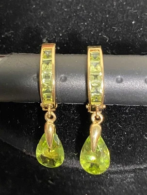 Vintage 12 Peridots in 14K 14KT Yellow Gold Huggie Earrings 2.5 Grams - Image 1 of 4