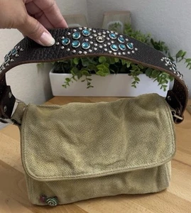Tylie Malibu Classic Flap Bag Perforated Suede Leather Tan Crystal Boho Rare Pin - Bild 1 von 22