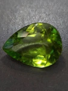 High quality peridot gemstone - faceted natural green Chrysolite 4.80 CTS - Bild 1 von 10