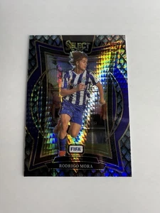 2024-25 Select FIFA Rodrigo Mora RC Rookie Terrace Jade Dragon Scale /28 #50 - Bild 1 von 2