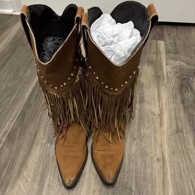 BOTAS VAQUERAS ROPER DE GAMUZA TOSTADA CON FLECOS - PUNTERA PUNTIAGUDA Foto 1 de 4