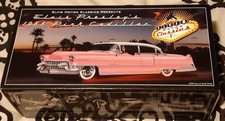 Elvis Presley Motor Classics 1955 Pink Cadillac Fleetwood Graceland 1/24 Icons
