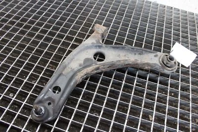 Brazo delantero izquierdo TOYOTA YARIS P13 1.5 híbrido 2015 Foto 1 de 4