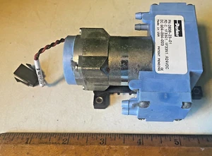 Bomba de aire de diafragma para muebles de bajo ruido Parker D838-23-01 - Imagen 1 de 3