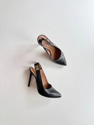 Zapatos de salón GIVENCHY de cuero negro dorado con cierre de tiburón punta con tira trasera, talla 36 Foto 1 de 4