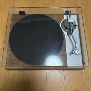 TEAC direct drive turntable - Picture 1 of 6