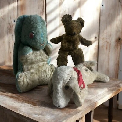 3 animales de peluche antiguos, oso, conejo y perro  Foto 1 de 4