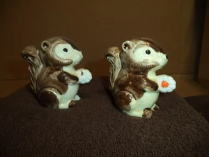 Vintage Squirrels Salt & Pepper Shakers, Brown Hand Painted, Ceramic Japan - Picture 1 of 3