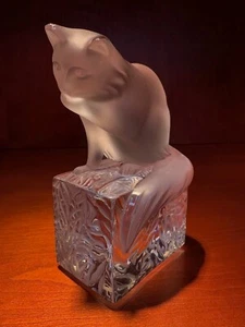 ON SALE ONLY $199! Lalique Cat / Kitten On A Block Grooming w/Tiny Ear Chip - Picture 1 of 10