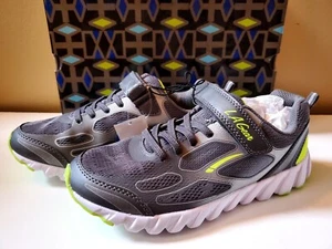 NWT Size 4 Boys LA Gear Ride gray lime Shoes memory foam New - Picture 1 of 4