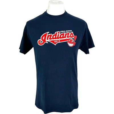 T-shirt Indians blu medio Gildan etichetta grafica USA America maglietta sportiva - Immagine 1 di 4