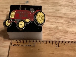 Cockshutt Tractor Lapel Pin - Picture 1 of 2